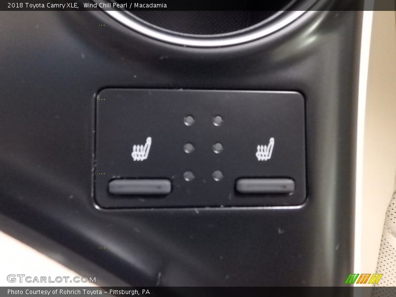 Wind Chill Pearl / Macadamia 2018 Toyota Camry XLE