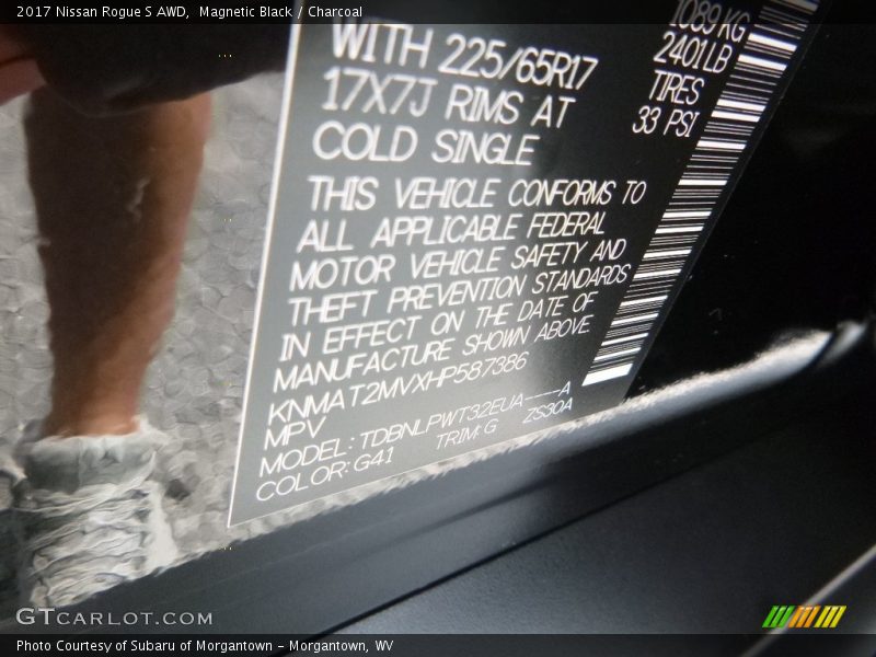 Magnetic Black / Charcoal 2017 Nissan Rogue S AWD