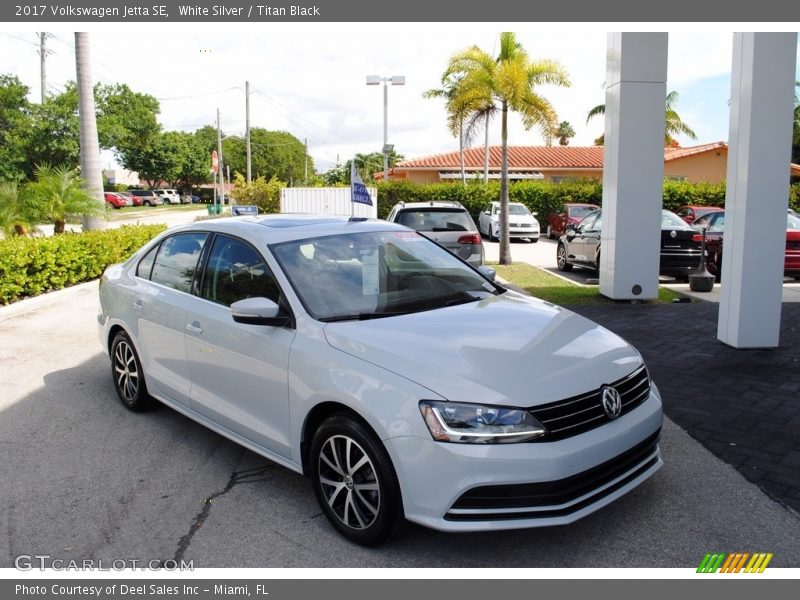 White Silver / Titan Black 2017 Volkswagen Jetta SE
