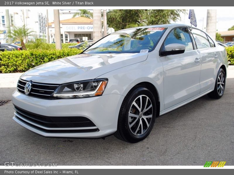 White Silver / Titan Black 2017 Volkswagen Jetta SE