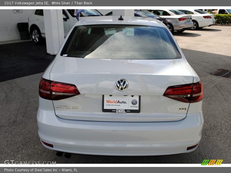 White Silver / Titan Black 2017 Volkswagen Jetta SE