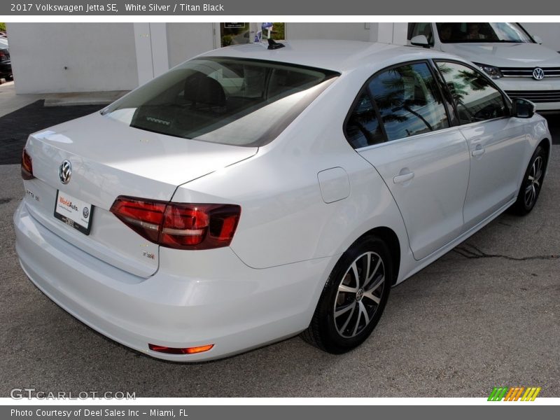 White Silver / Titan Black 2017 Volkswagen Jetta SE
