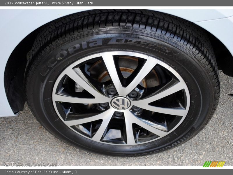 White Silver / Titan Black 2017 Volkswagen Jetta SE