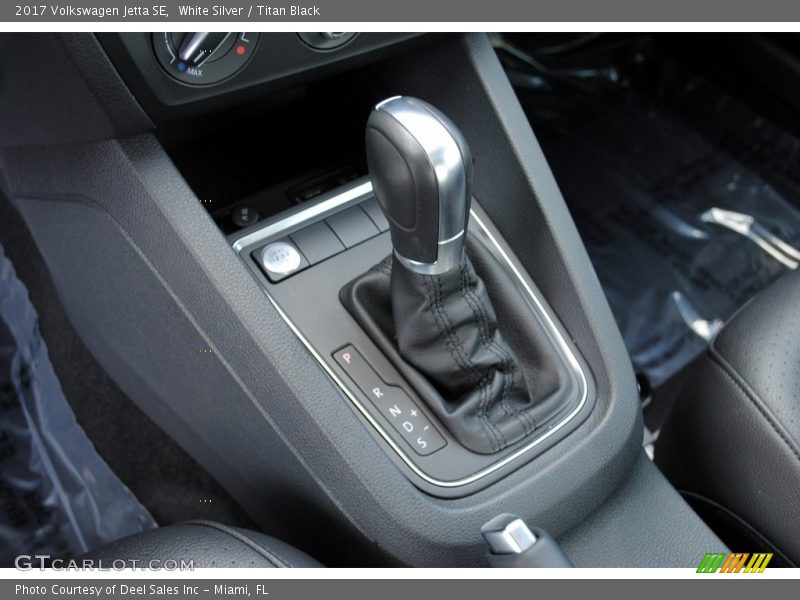 White Silver / Titan Black 2017 Volkswagen Jetta SE