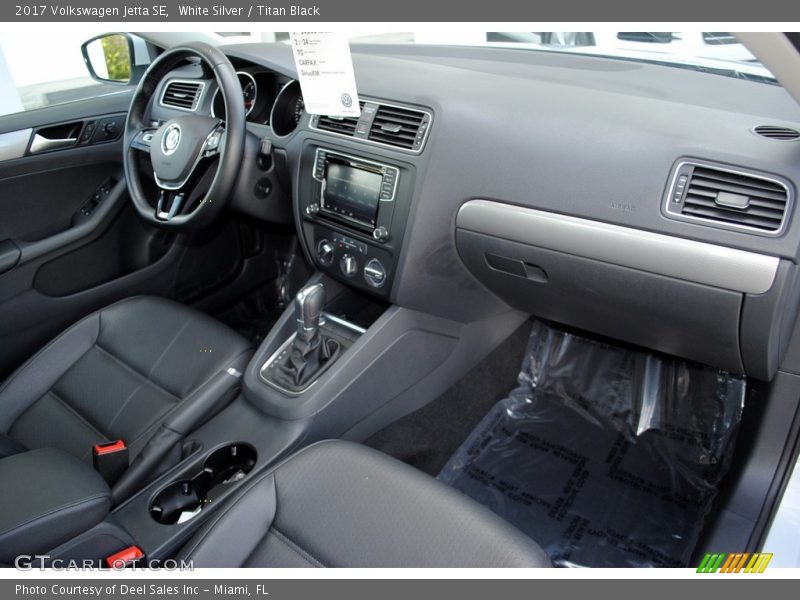 White Silver / Titan Black 2017 Volkswagen Jetta SE