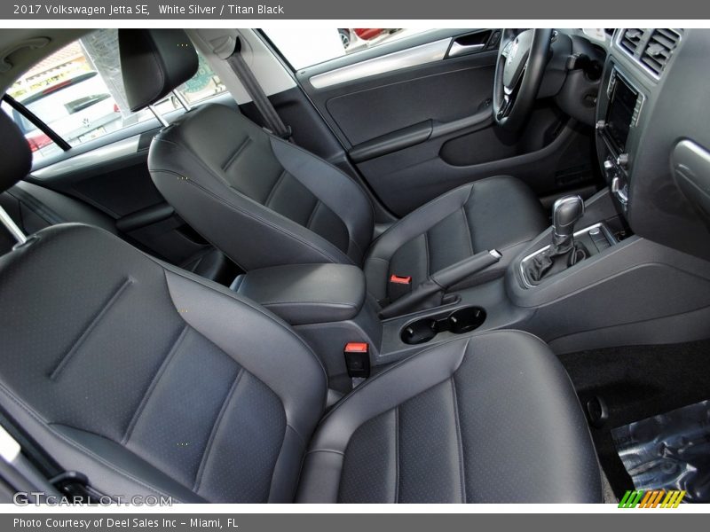 White Silver / Titan Black 2017 Volkswagen Jetta SE