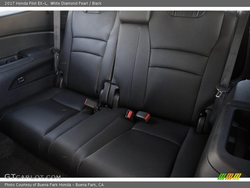 White Diamond Pearl / Black 2017 Honda Pilot EX-L