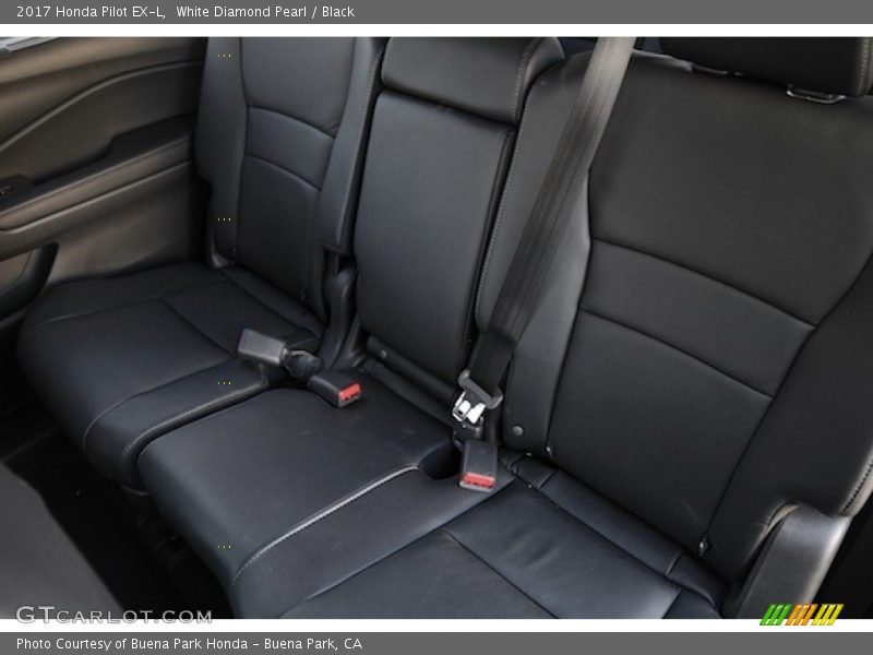 White Diamond Pearl / Black 2017 Honda Pilot EX-L