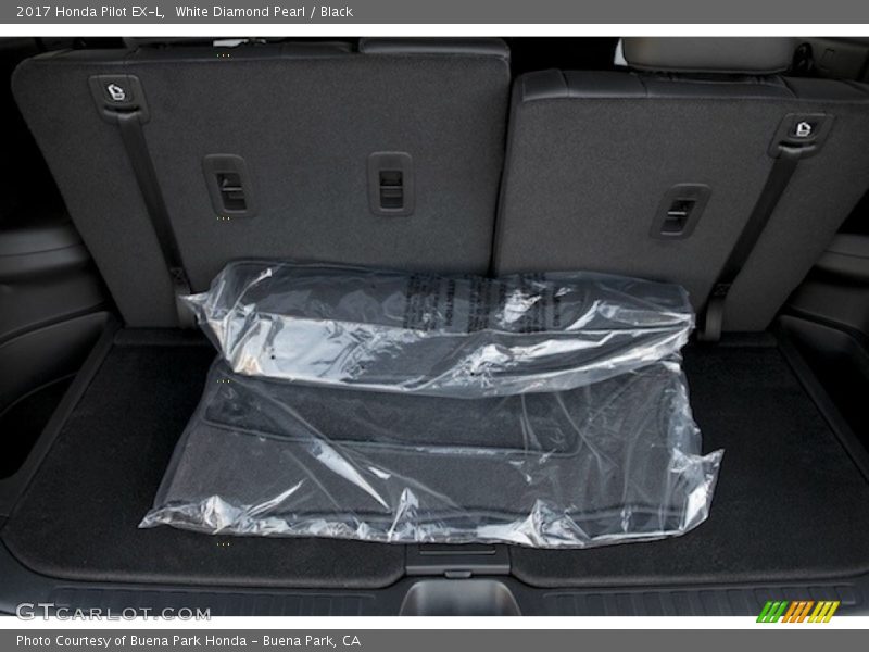 White Diamond Pearl / Black 2017 Honda Pilot EX-L