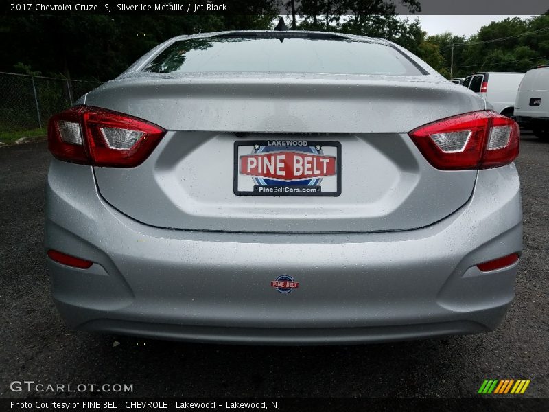 Silver Ice Metallic / Jet Black 2017 Chevrolet Cruze LS