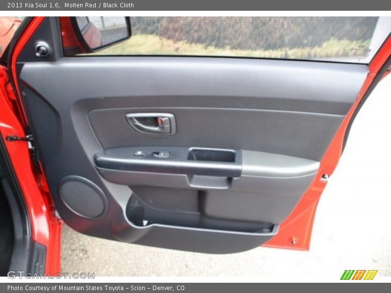 Molten Red / Black Cloth 2013 Kia Soul 1.6