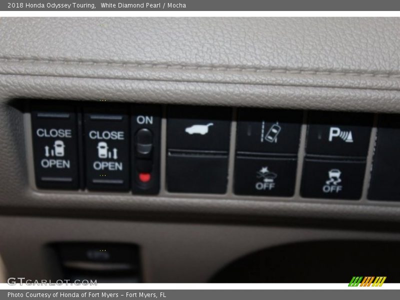 White Diamond Pearl / Mocha 2018 Honda Odyssey Touring