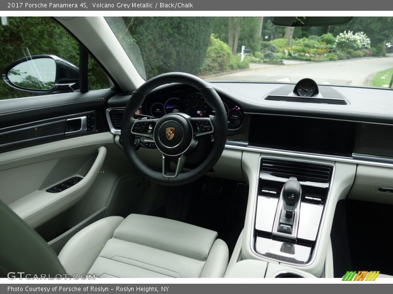 Dashboard of 2017 Panamera 4S