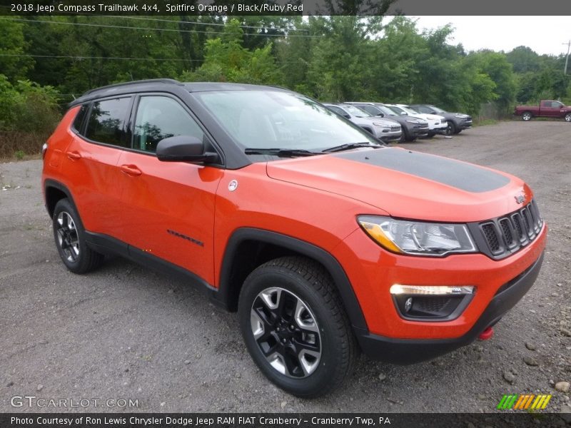 Front 3/4 View of 2018 Compass Trailhawk 4x4
