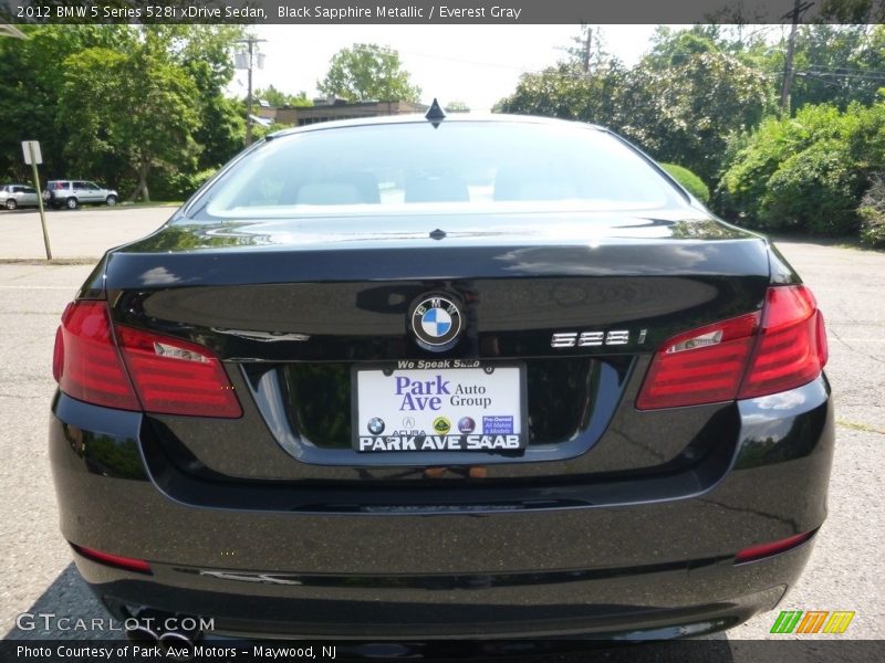 Black Sapphire Metallic / Everest Gray 2012 BMW 5 Series 528i xDrive Sedan