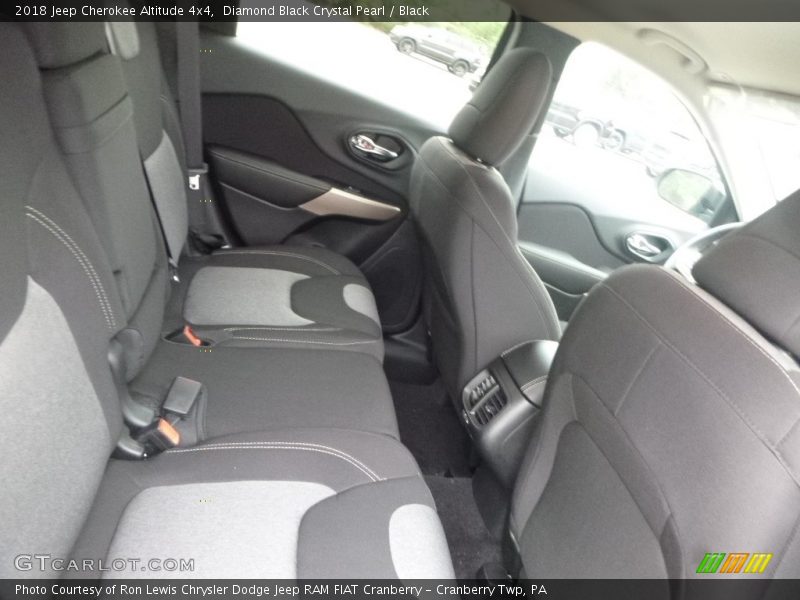 Diamond Black Crystal Pearl / Black 2018 Jeep Cherokee Altitude 4x4