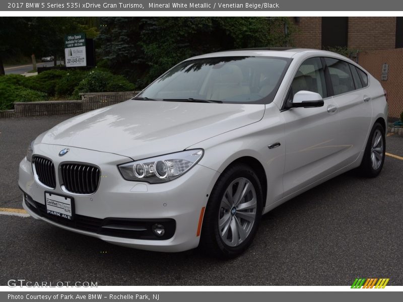 Mineral White Metallic / Venetian Beige/Black 2017 BMW 5 Series 535i xDrive Gran Turismo