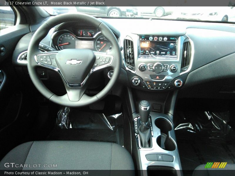 Mosaic Black Metallic / Jet Black 2017 Chevrolet Cruze LT