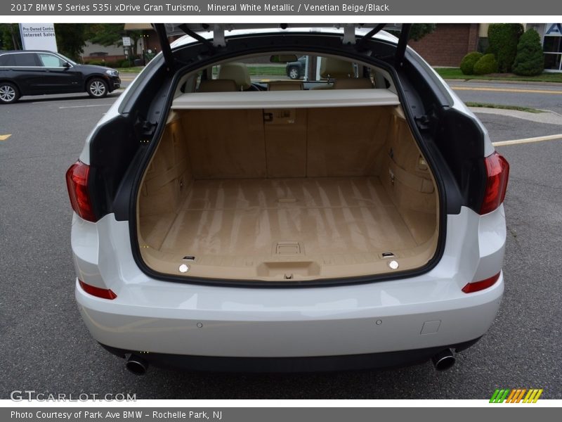 Mineral White Metallic / Venetian Beige/Black 2017 BMW 5 Series 535i xDrive Gran Turismo