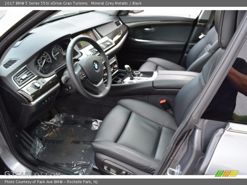 Mineral Grey Metallic / Black 2017 BMW 5 Series 550i xDrive Gran Turismo