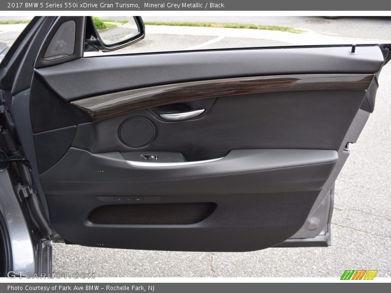 Mineral Grey Metallic / Black 2017 BMW 5 Series 550i xDrive Gran Turismo