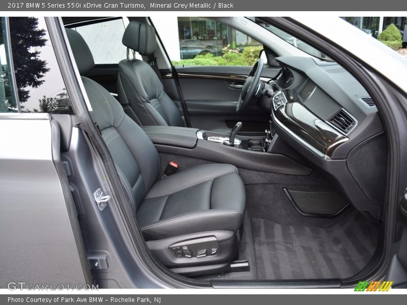 Mineral Grey Metallic / Black 2017 BMW 5 Series 550i xDrive Gran Turismo
