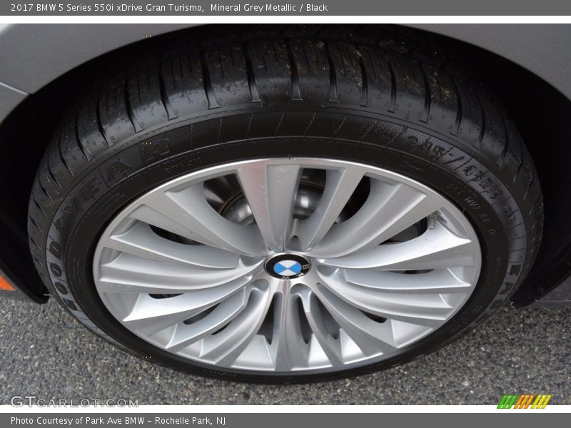 Mineral Grey Metallic / Black 2017 BMW 5 Series 550i xDrive Gran Turismo