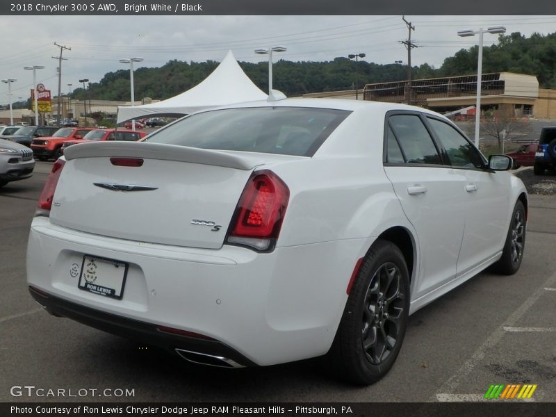 Bright White / Black 2018 Chrysler 300 S AWD