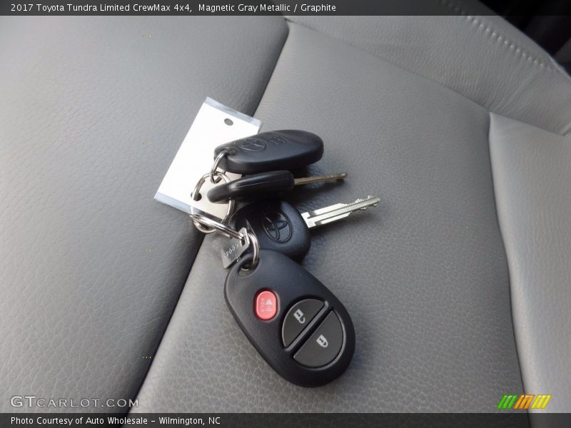 Magnetic Gray Metallic / Graphite 2017 Toyota Tundra Limited CrewMax 4x4