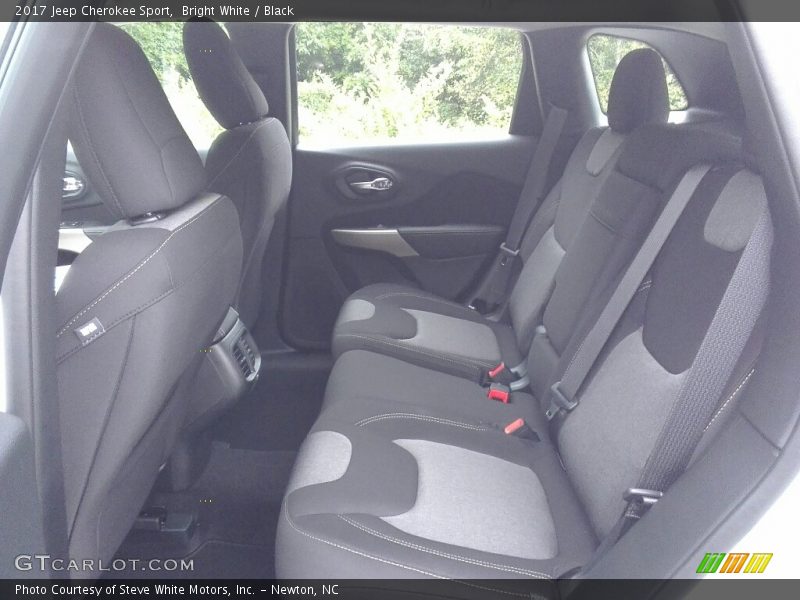Bright White / Black 2017 Jeep Cherokee Sport
