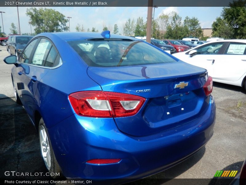 Kinetic Blue Metallic / Jet Black 2017 Chevrolet Cruze LT