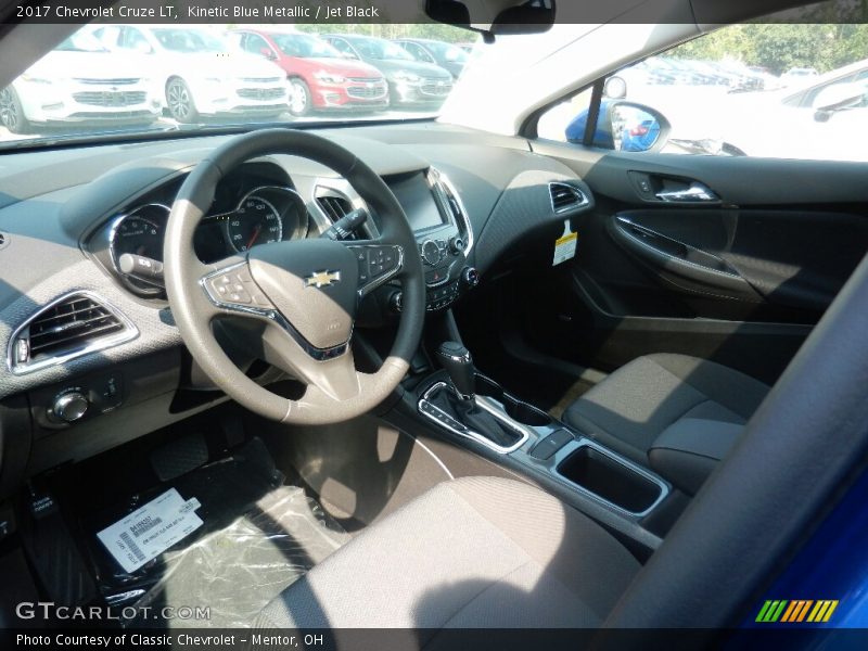 Kinetic Blue Metallic / Jet Black 2017 Chevrolet Cruze LT