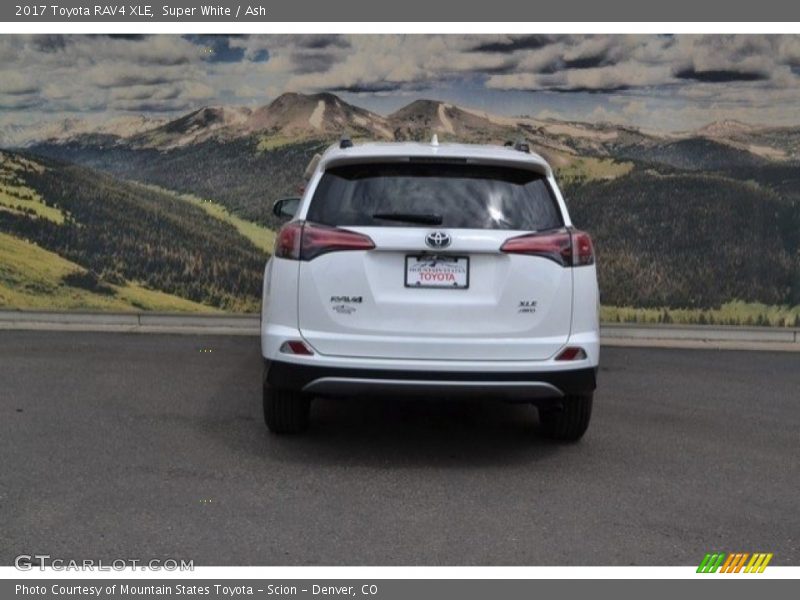 Super White / Ash 2017 Toyota RAV4 XLE