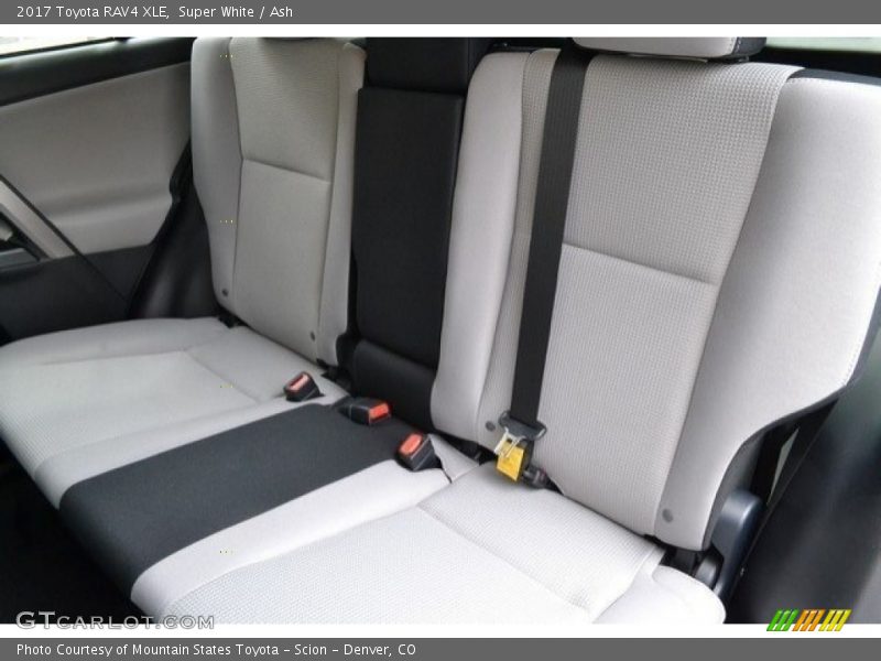 Super White / Ash 2017 Toyota RAV4 XLE