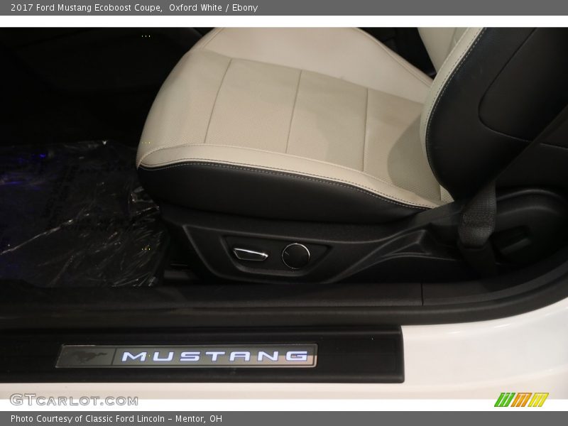 Oxford White / Ebony 2017 Ford Mustang Ecoboost Coupe