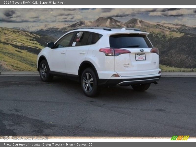 Super White / Ash 2017 Toyota RAV4 XLE