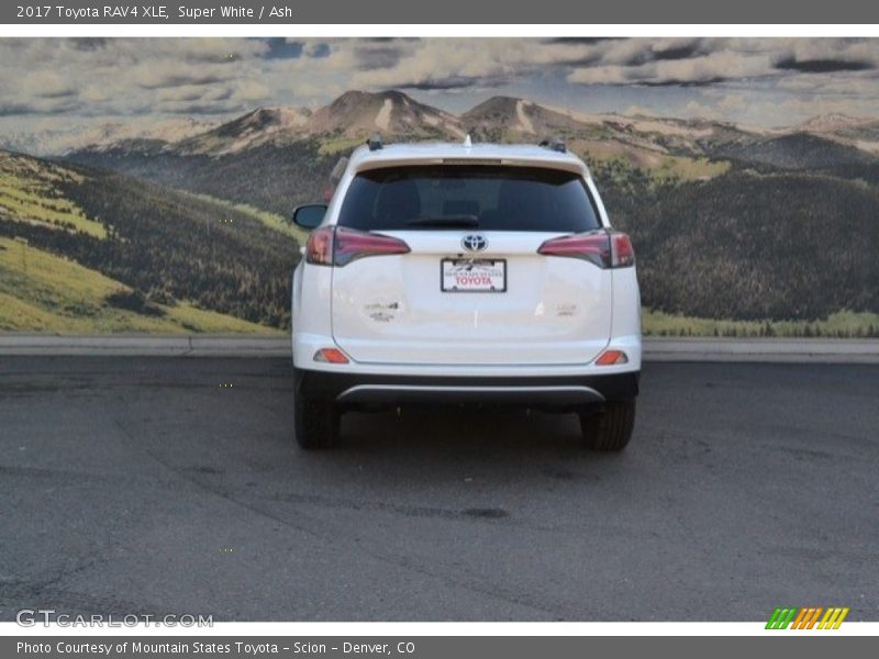 Super White / Ash 2017 Toyota RAV4 XLE