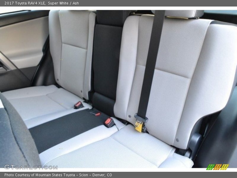 Super White / Ash 2017 Toyota RAV4 XLE
