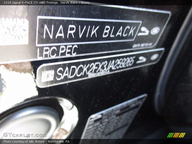 Narvik Black / Ebony 2018 Jaguar F-PACE 25t AWD Prestige