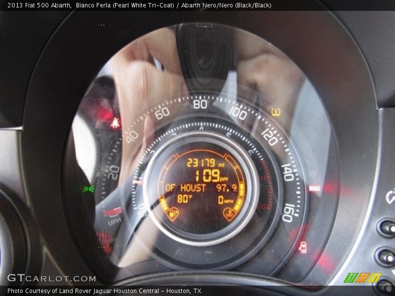 Bianco Perla (Pearl White Tri-Coat) / Abarth Nero/Nero (Black/Black) 2013 Fiat 500 Abarth