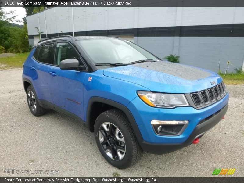 Front 3/4 View of 2018 Compass Trailhawk 4x4
