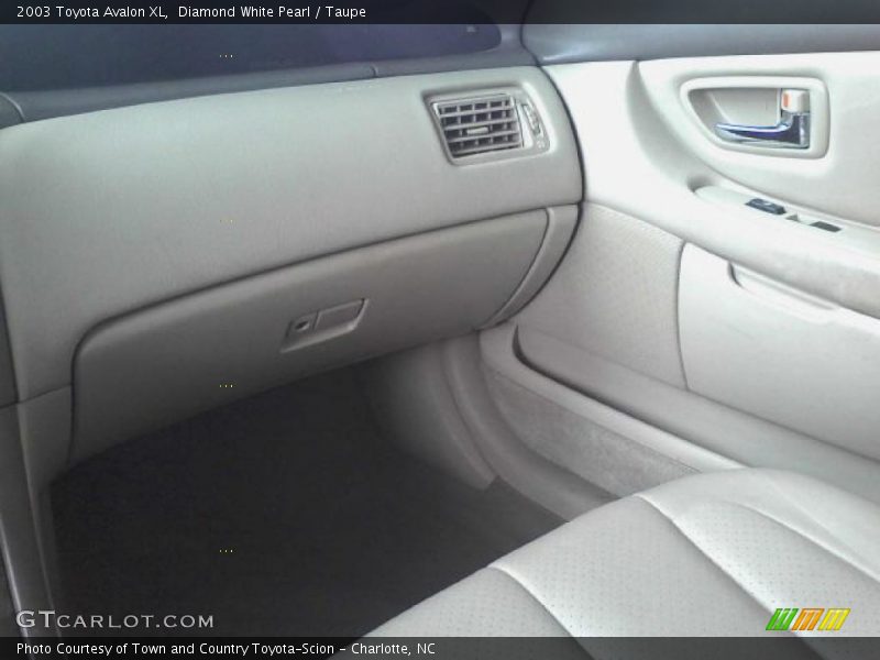 Diamond White Pearl / Taupe 2003 Toyota Avalon XL