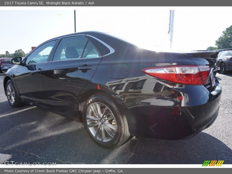 Midnight Black Metallic / Ash 2017 Toyota Camry SE