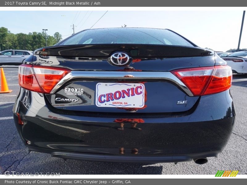 Midnight Black Metallic / Ash 2017 Toyota Camry SE
