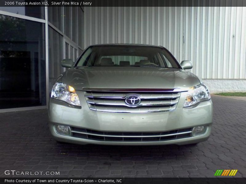 Silver Pine Mica / Ivory 2006 Toyota Avalon XLS