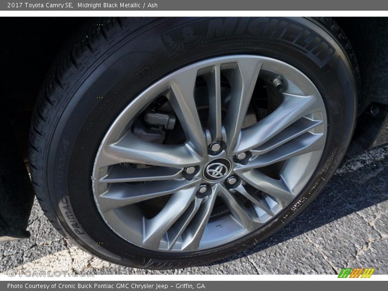 Midnight Black Metallic / Ash 2017 Toyota Camry SE