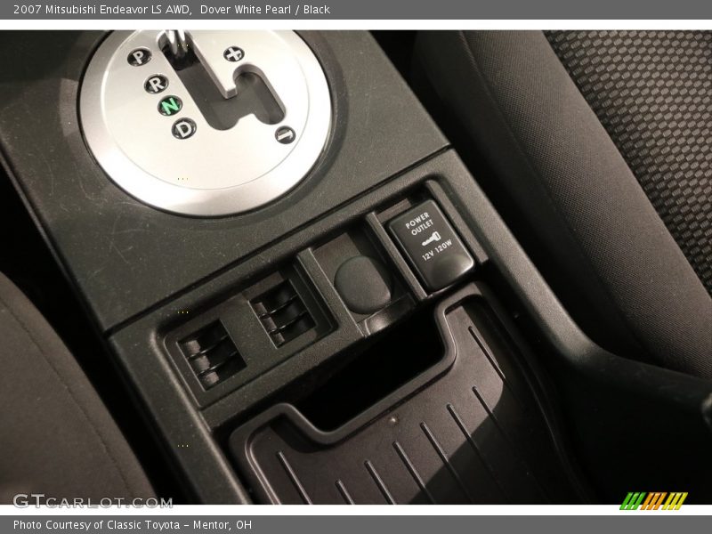 Dover White Pearl / Black 2007 Mitsubishi Endeavor LS AWD