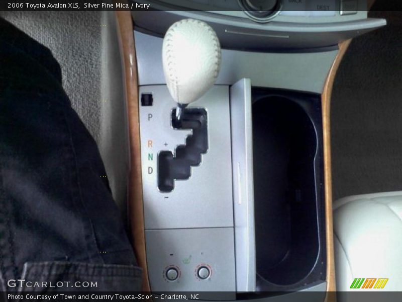 Silver Pine Mica / Ivory 2006 Toyota Avalon XLS