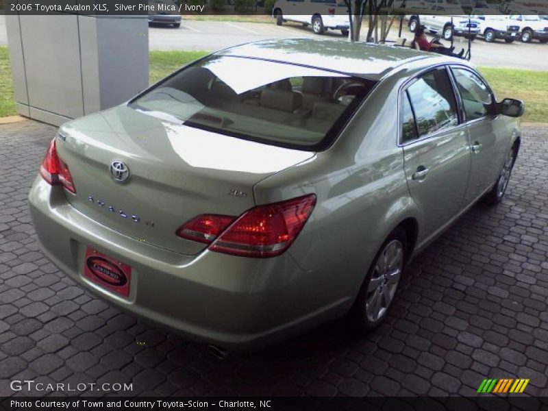 Silver Pine Mica / Ivory 2006 Toyota Avalon XLS