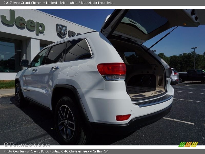 Bright White / Black/Light Frost Beige 2017 Jeep Grand Cherokee Limited